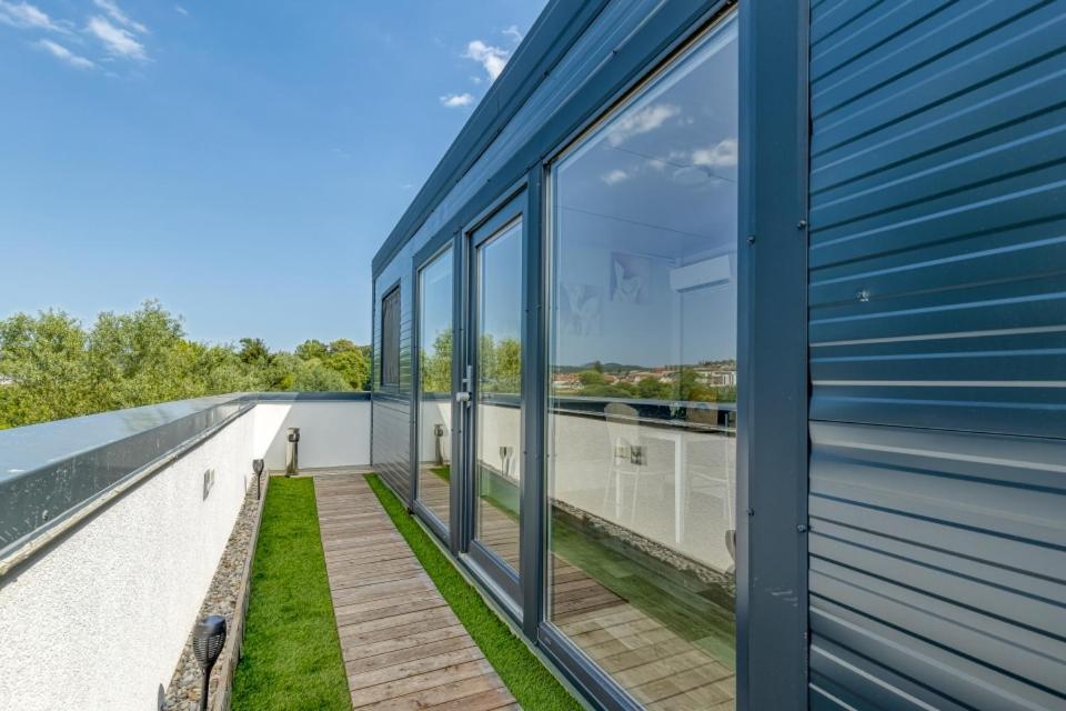 Roof Apartment Art-Pe Trebnje Exteriör bild